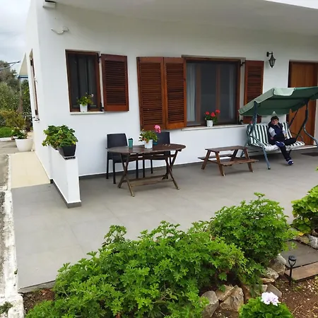 Anna's Garden House 度假居 *